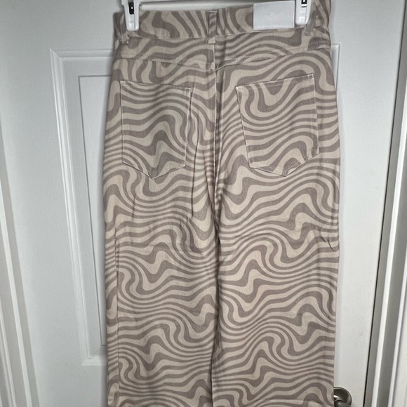 BRAND NEW WITH TAGS GRAPHIC PRINT SHEKOU PANTS🤩 - Picture 2 of 4